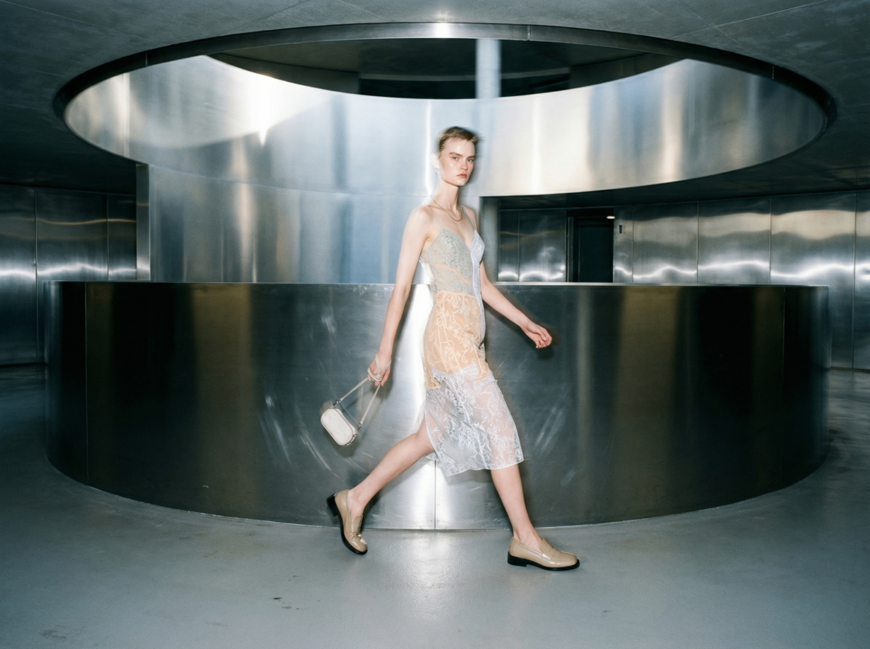 Mira Studio Lab — non-contractual visual, not affiliated with any brand shown.